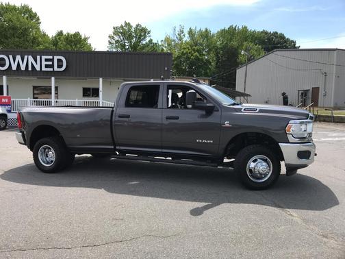 Granite Crystal Metallic Clearcoat 2022 RAM 3500 Tradesman Crew Cab 4x4 8' Box