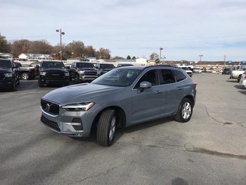 2022 Volvo XC60 B5 Momentum