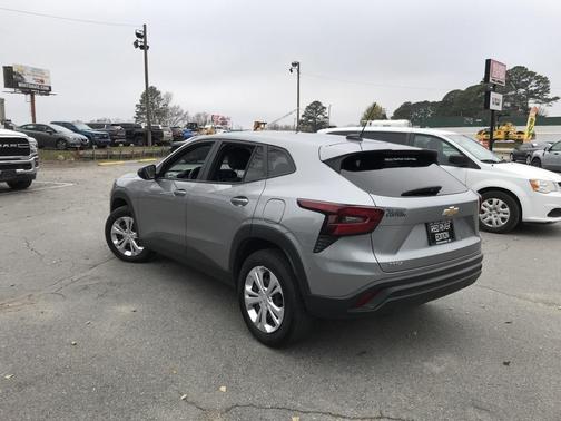 2025 Chevrolet Trax LS