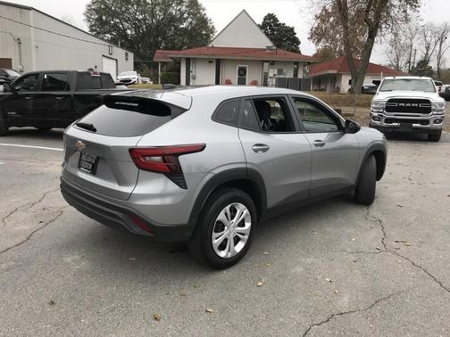 2025 Chevrolet Trax LS