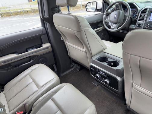 White Platinum Metallic Tri-Coat 2019 Ford Expedition XLT