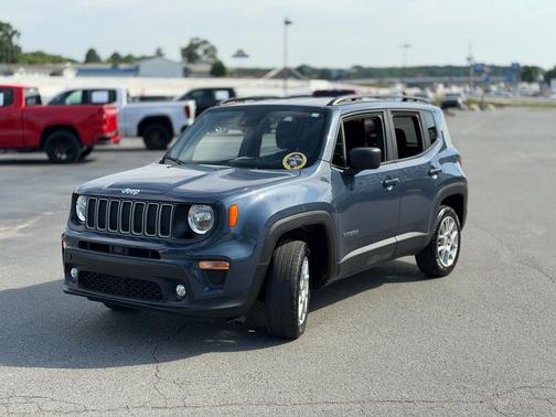 Slate Blue Pearlcoat 2022 Jeep Renegade Latitude