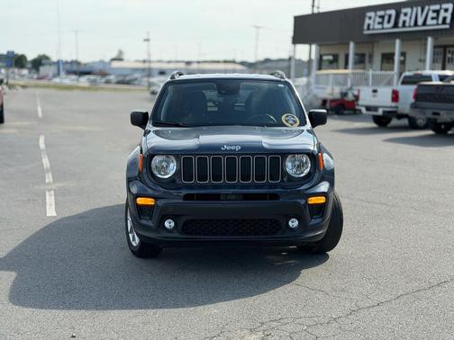 Slate Blue Pearlcoat 2022 Jeep Renegade Latitude