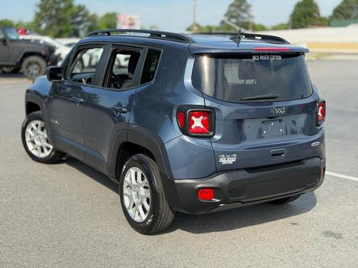 Slate Blue Pearlcoat 2022 Jeep Renegade Latitude