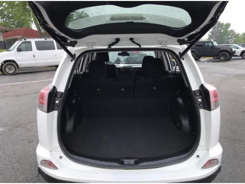Super White 2018 Toyota RAV4 XLE