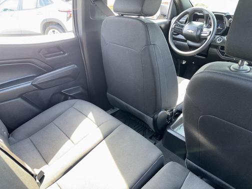 2024 Chevrolet Colorado WT