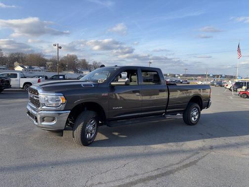 2022 RAM 2500 Tradesman Crew Cab 4x4 8' Box