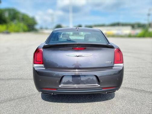 2018 Chrysler 300 S