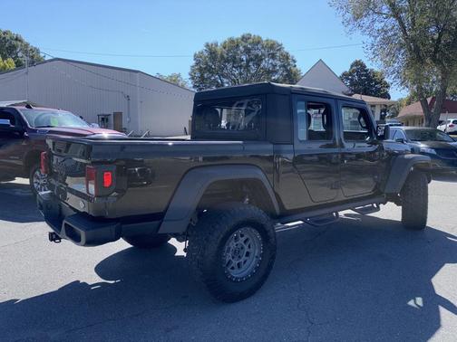 2023 Jeep Gladiator Sport