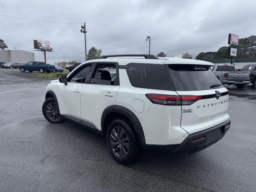 2024 Nissan Pathfinder SV 4WD