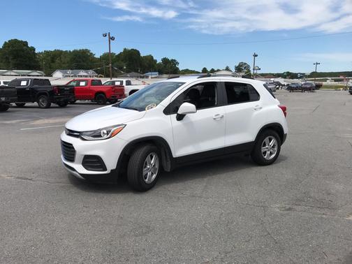Summit White 2022 Chevrolet Trax LT