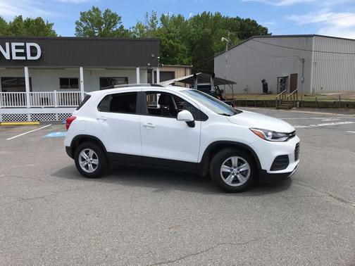 Summit White 2022 Chevrolet Trax LT