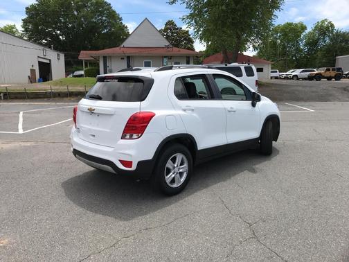 Summit White 2022 Chevrolet Trax LT