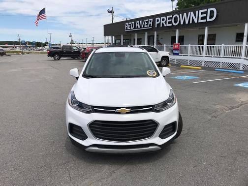Summit White 2022 Chevrolet Trax LT