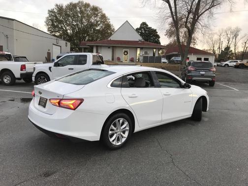 2022 Chevrolet Malibu FWD LT