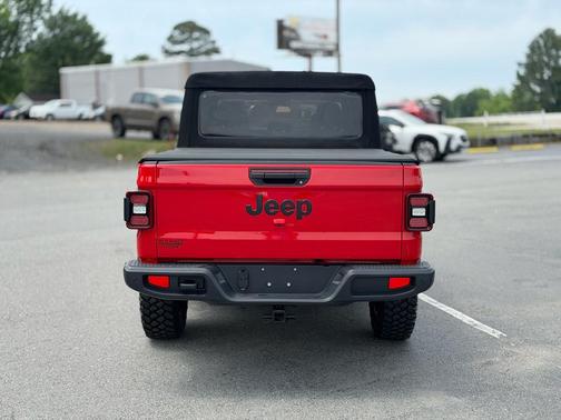 Firecracker Red Clearcoat 2024 Jeep Gladiator Willys