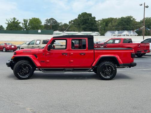 Firecracker Red Clearcoat 2024 Jeep Gladiator Willys
