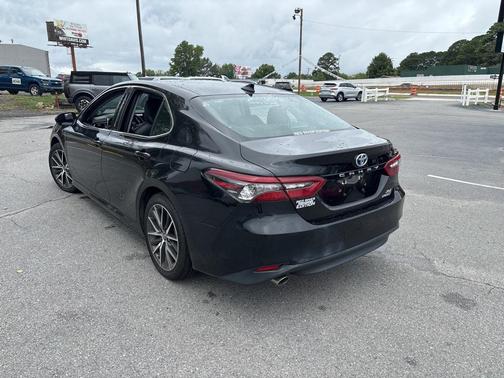 2023 Toyota Camry Hybrid XLE