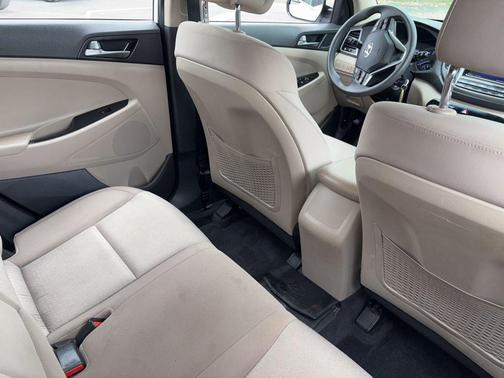 2016 Hyundai TUCSON SE