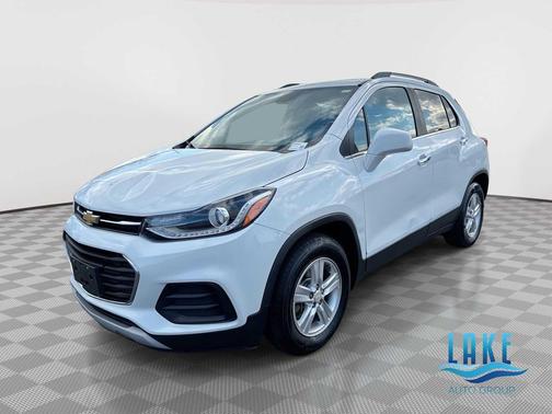 Summit White 2017 Chevrolet Trax LT