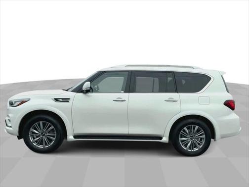 2023 INFINITI QX80 Luxe