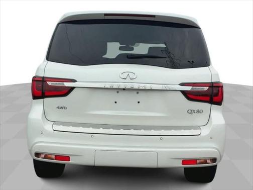 2023 INFINITI QX80 Luxe