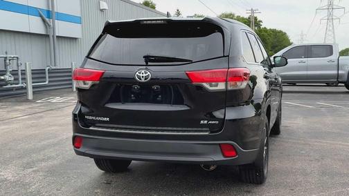 2017 Toyota Highlander SE