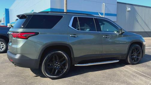 Silver Sage Metallic 2023 Chevrolet Traverse LT Leather