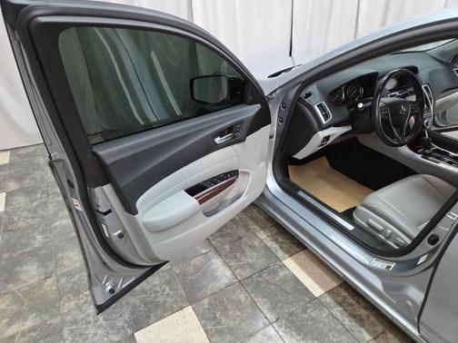 2017 Acura TLX w/Technology Package