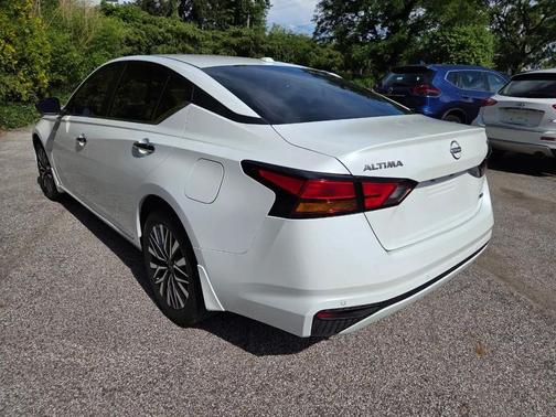 Pearl White 2024 Nissan Altima 2.5 SV