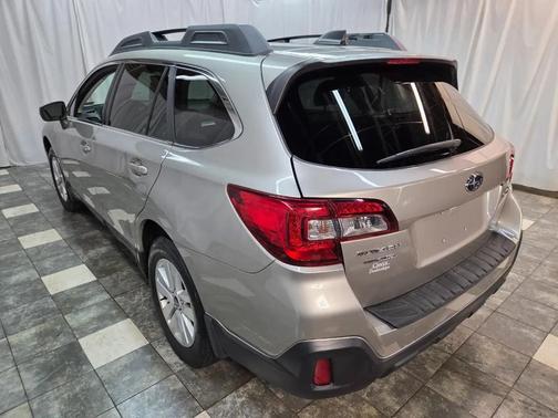 gold 2019 Subaru Outback 2.5i Premium