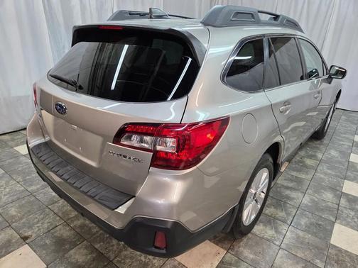 gold 2019 Subaru Outback 2.5i Premium