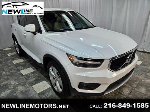 2022 Volvo XC40 T5 Momentum