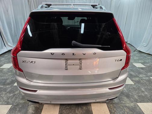 2018 Volvo XC90 T6 Momentum