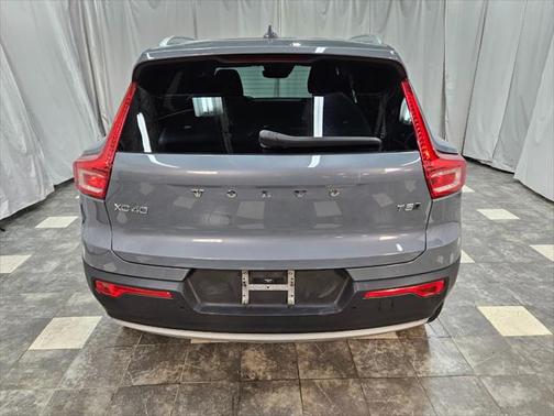 2020 Volvo XC40 T5 Momentum