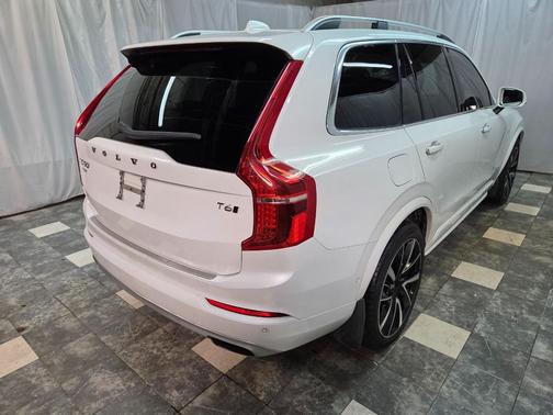 2018 Volvo XC90 T6 Momentum