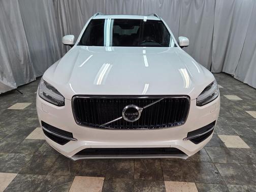 2018 Volvo XC90 T6 Momentum