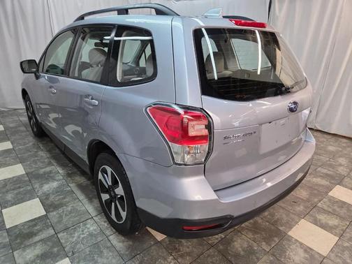 Ice Silver Metallic 2018 Subaru Forester 2.5i