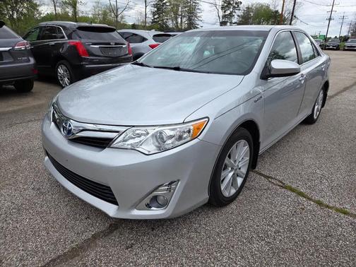Classic Silver Metallic 2014 Toyota Camry Hybrid XLE