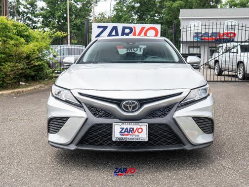 Silver 2018 Toyota Camry SE