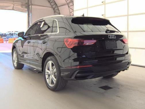 Mythos Black Metallic 2021 Audi Q3 45 S line Premium