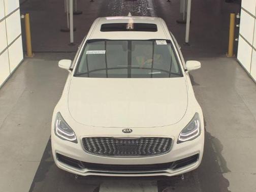 White 2019 Kia K900 Luxury