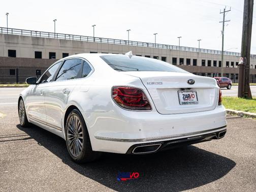 White 2019 Kia K900 Luxury