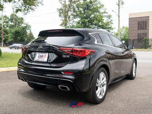 Black 2018 INFINITI QX30