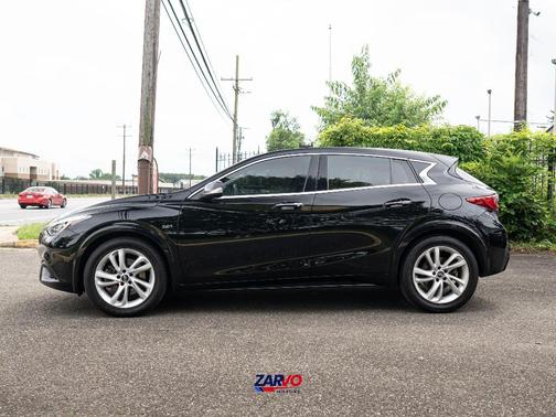 Black 2018 INFINITI QX30