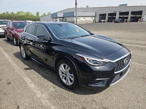 Black 2018 INFINITI QX30