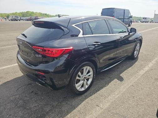 Black 2018 INFINITI QX30