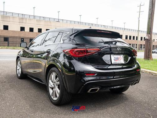 Black 2018 INFINITI QX30