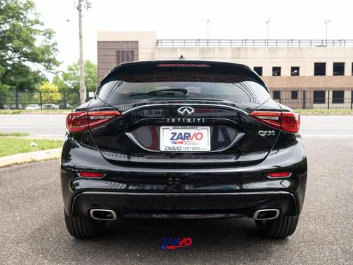 Black 2018 INFINITI QX30