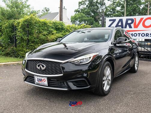 Black 2018 INFINITI QX30